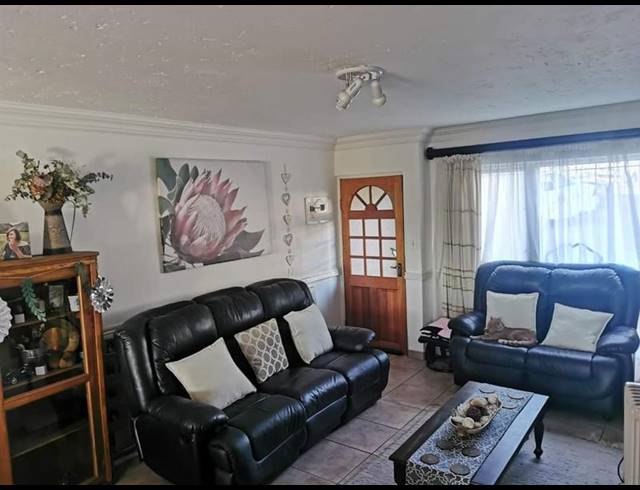 3 BEDROOM TOWNHOUSE FOR SALE IN SOUTH CREST